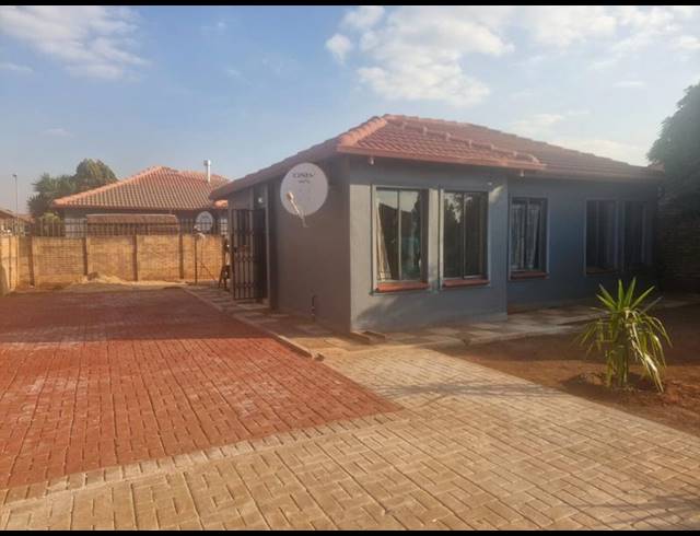 3 BEDROOM HOUSE FOR SALE IN THE ORCHARDS